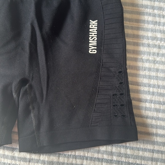 Gym Shark seamless Shorts - Picture 2 of 4